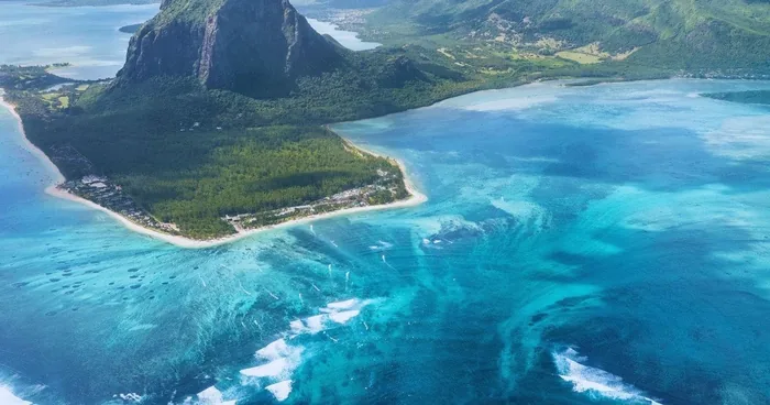 Mauritius: Private Underwater Waterfall Helicopter Tour